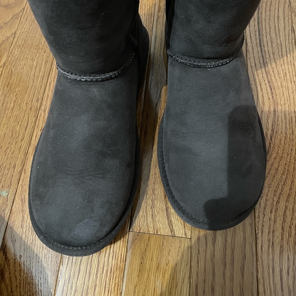 Brown Classic UGGS! 5 - Picture 6 of 6